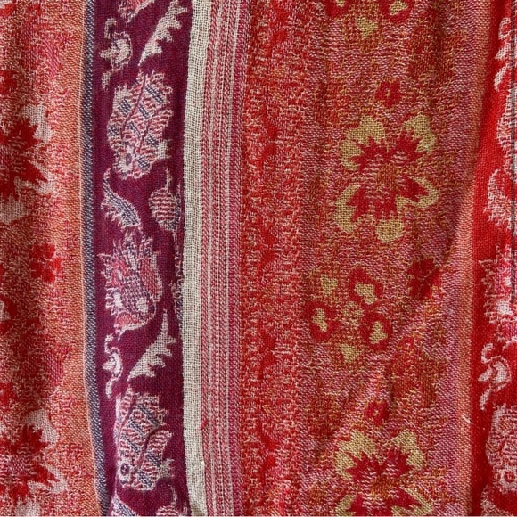 ✨3/$20✨ Women’s Pink & Purple Patterned Scarf - Picture 2 of 4